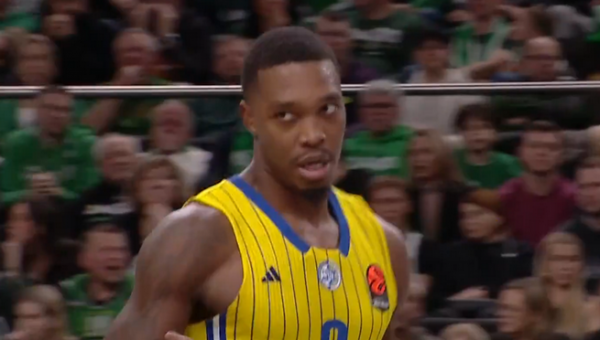 L. Walkeris atsisakė žaisti, o „Maccabi“ pusfinalį pradėjo pergalingai