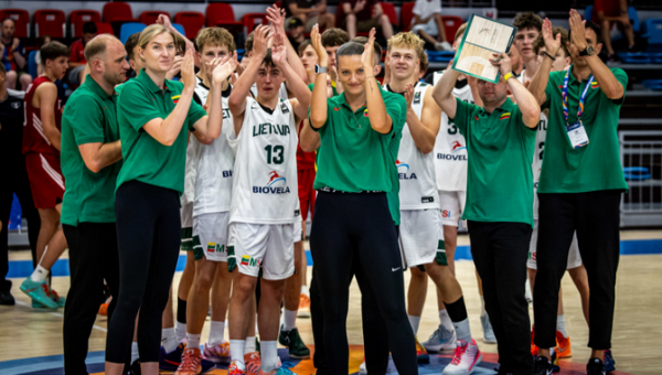 Šešiolikmečiai EČ neturėjo vargo ir su lenkais