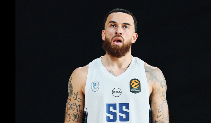 „Anadolu Efes“ gretose debiutavęs M. Jamesas padėjo palaužti B. Maneko ekipą