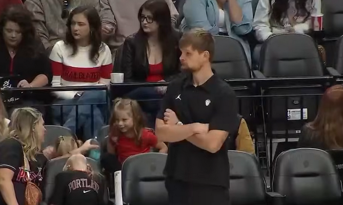 „Lions“ neturėjo šansų prieš „Trail Blazers“ (VIDEO)